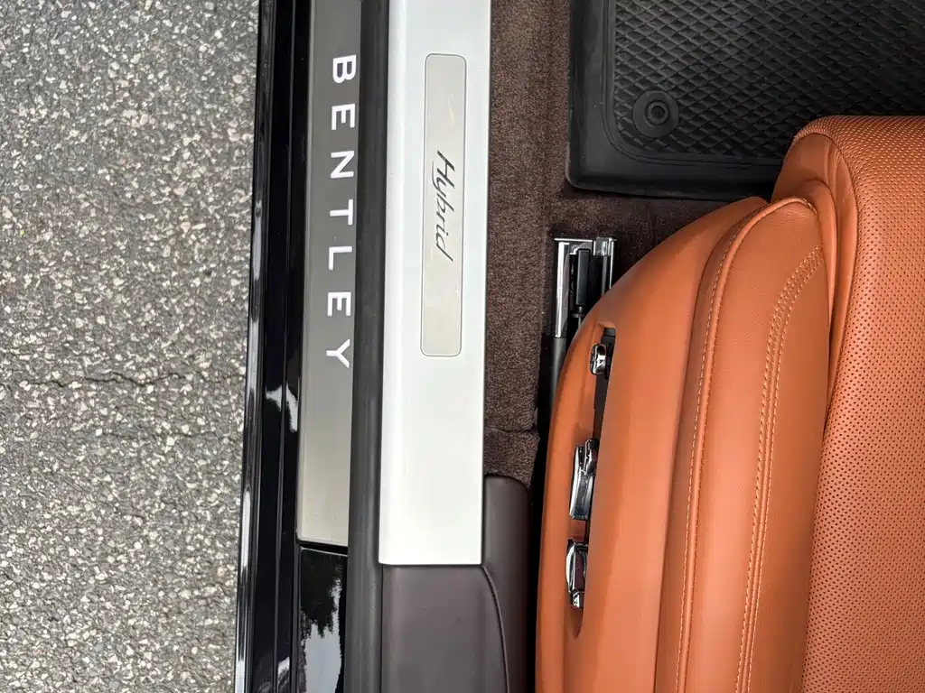 Bentley Flying Spur PHEV — миниатюра 19