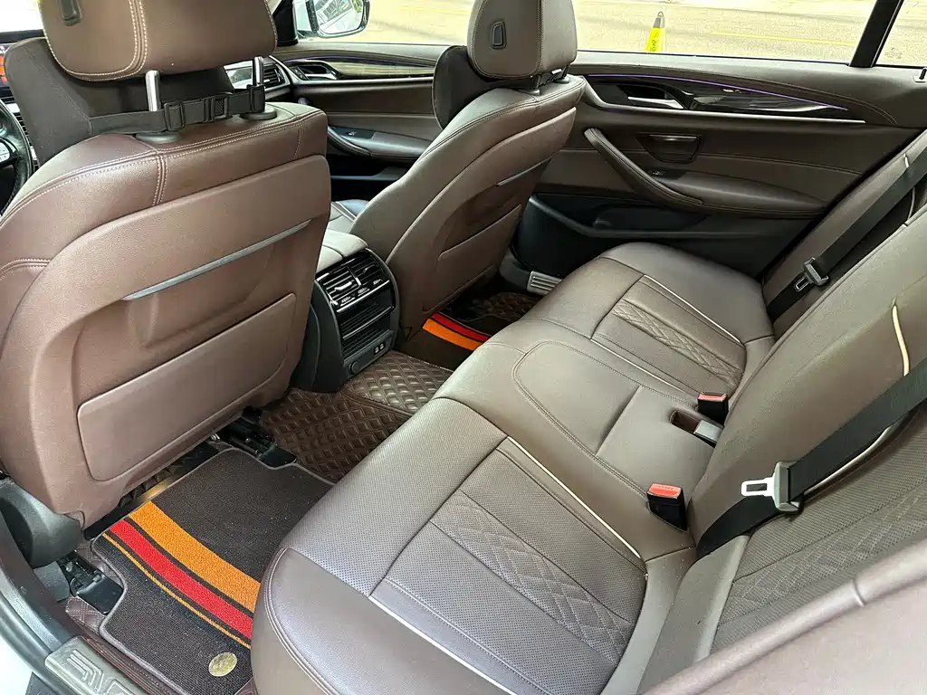 BMW 5 Series — миниатюра 10