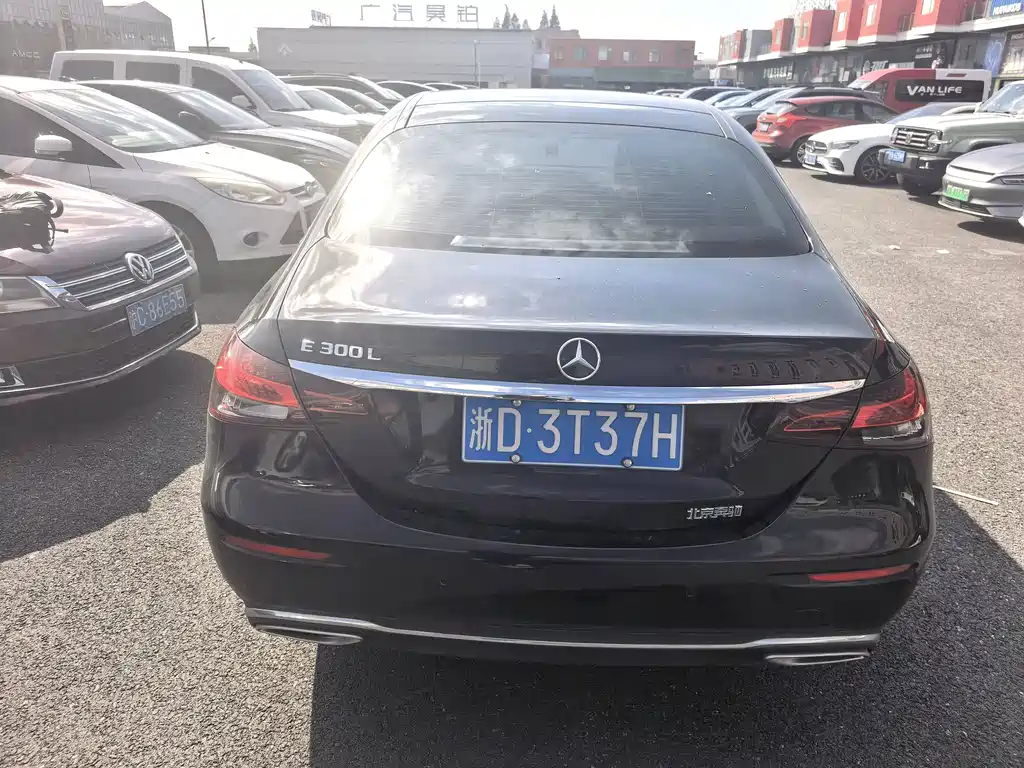 Mercedes-Benz E-Class — миниатюра 8