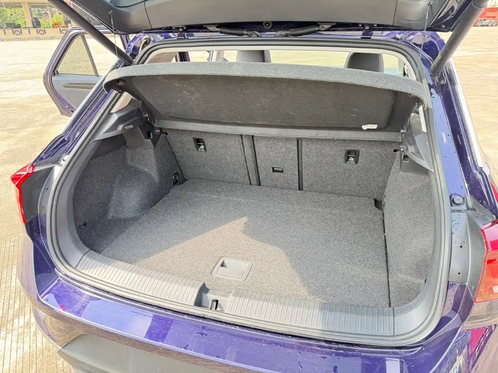 Volkswagen T-Roc — миниатюра 13
