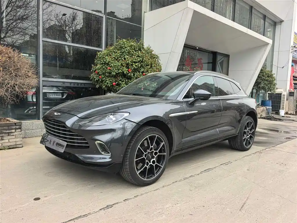 Aston Martin DBX 2021