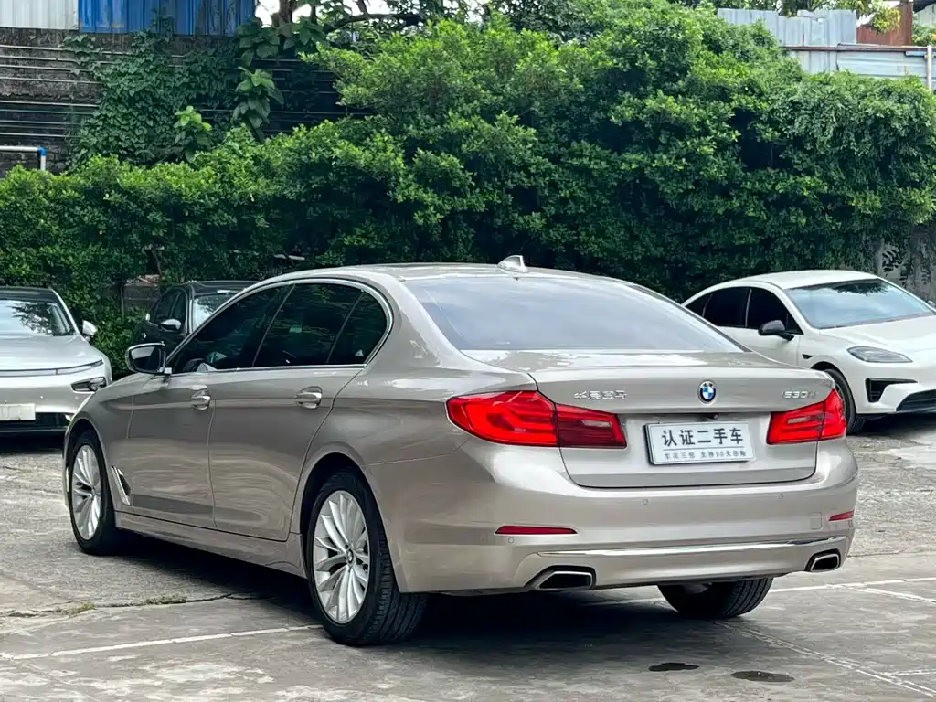 BMW 5 Series — миниатюра 11