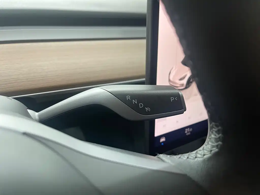 Tesla Model 3 — миниатюра 18