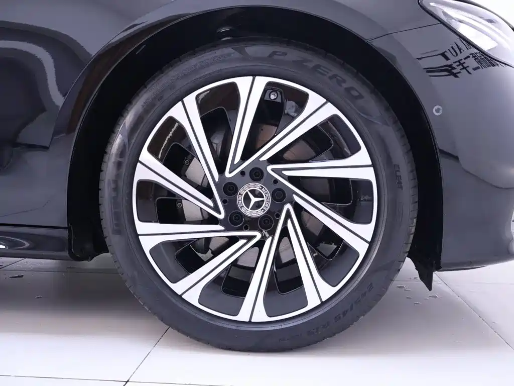 Mercedes-Benz E-Class — миниатюра 6