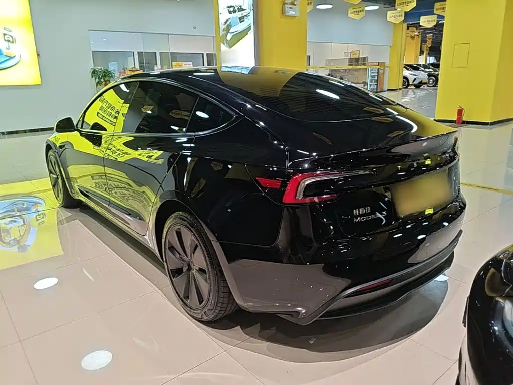 Tesla Model 3 — миниатюра 5