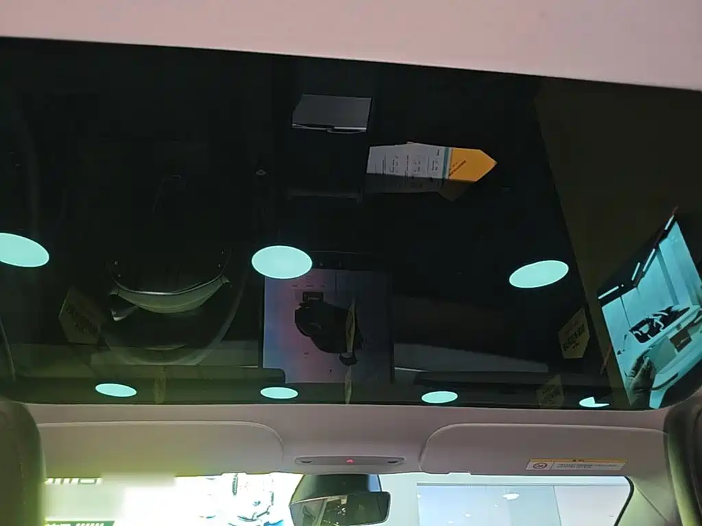 Tesla Model 3 — миниатюра 18