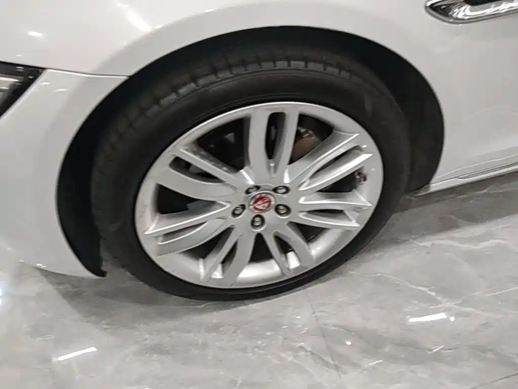 Jaguar XFL — миниатюра 23