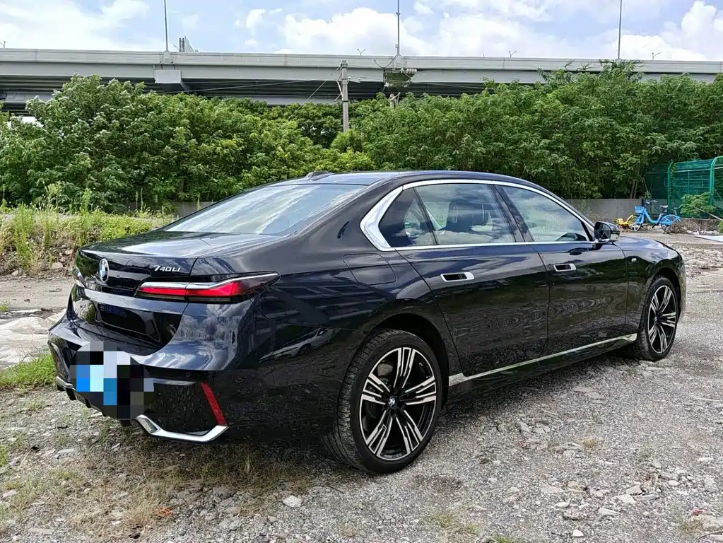 BMW 7 Series — миниатюра 5
