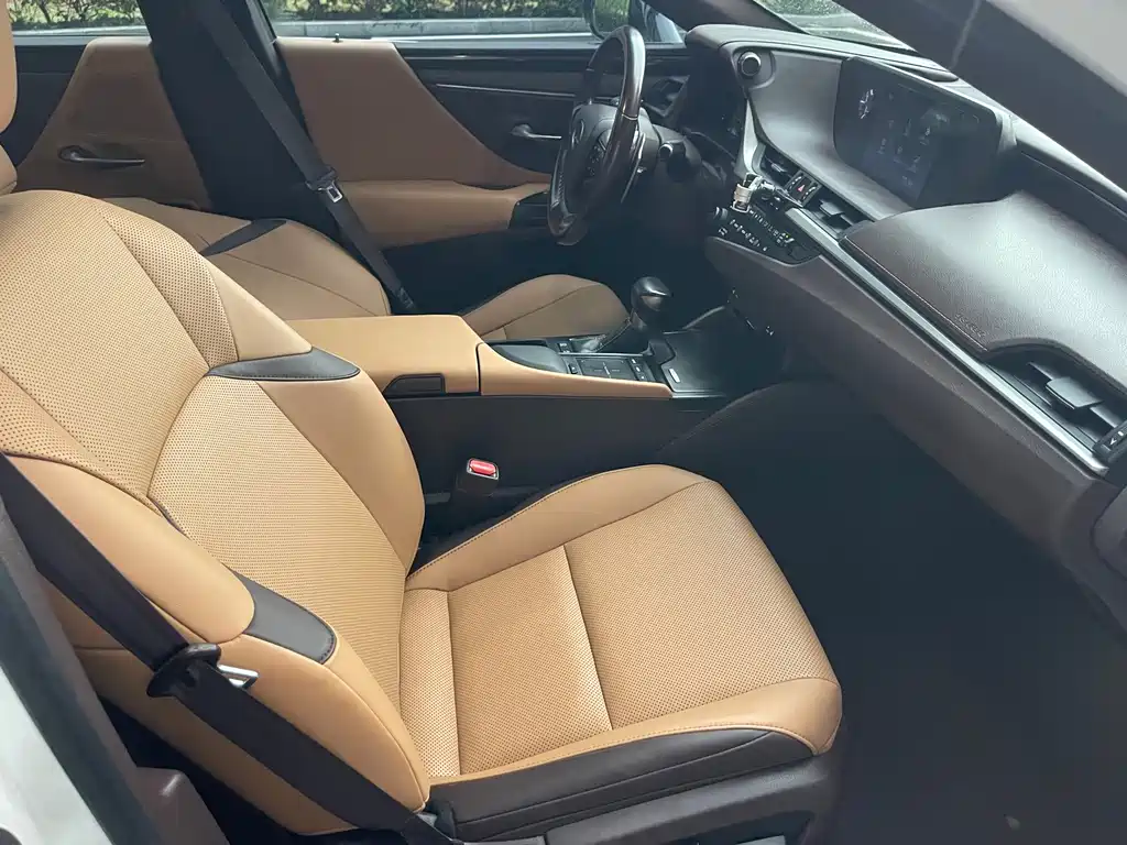 Lexus ES — миниатюра 10