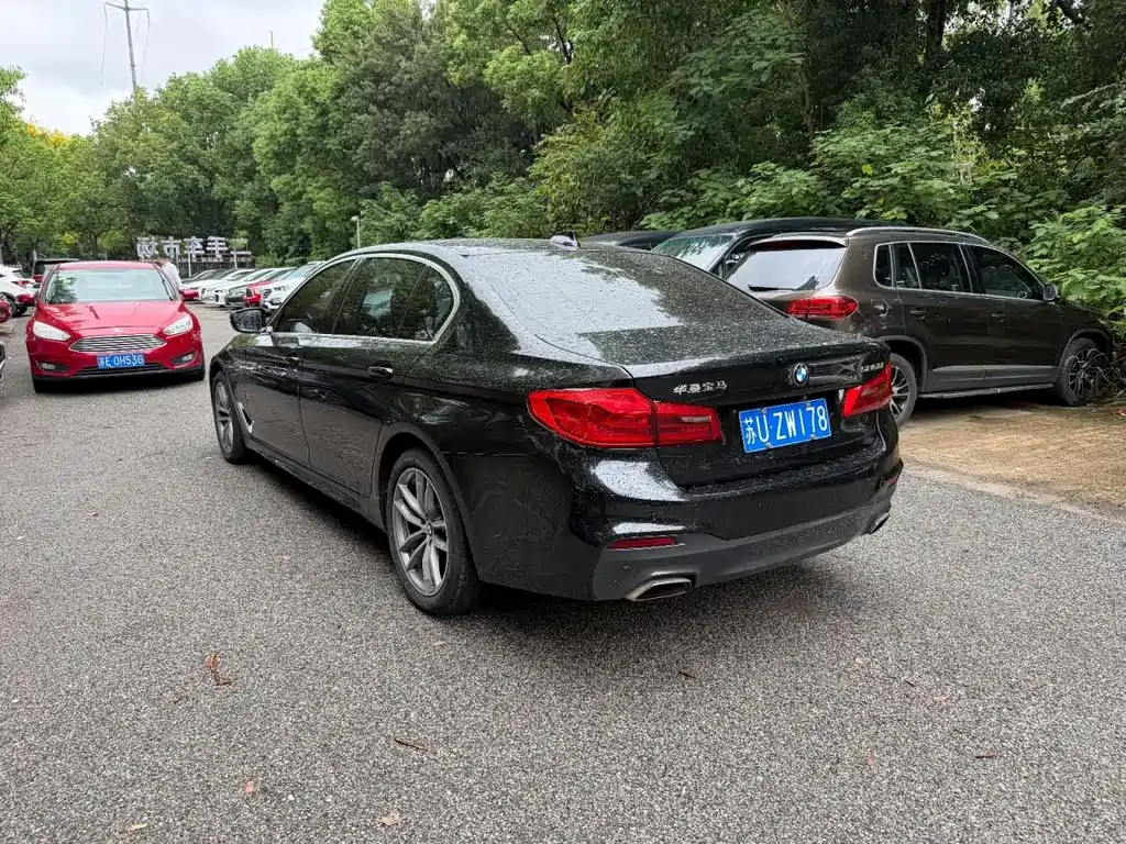 BMW 5 Series — миниатюра 7