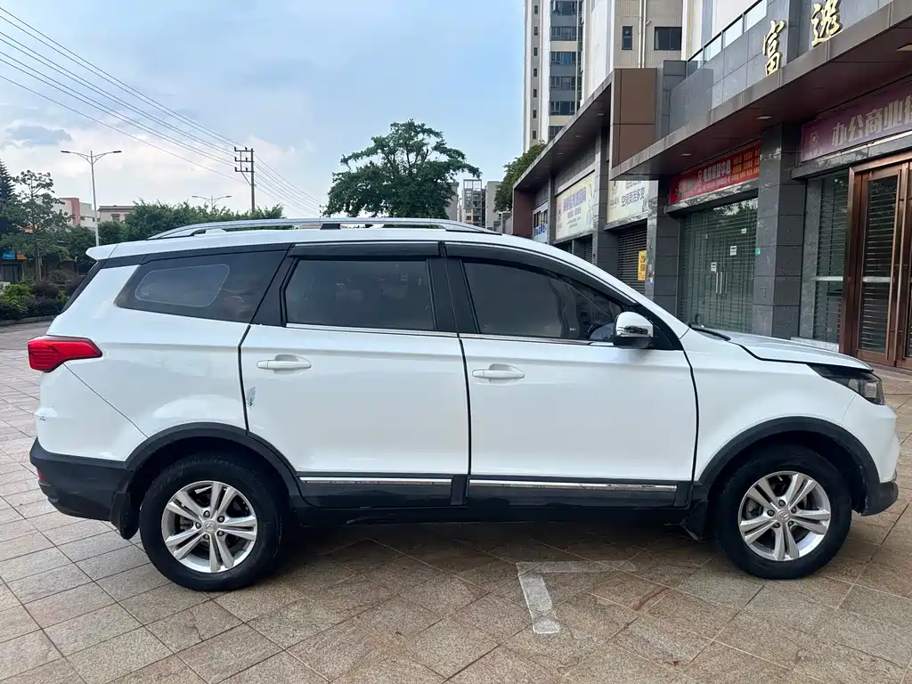 BAIC S3 2016 S3L 1.5L MT Luxury