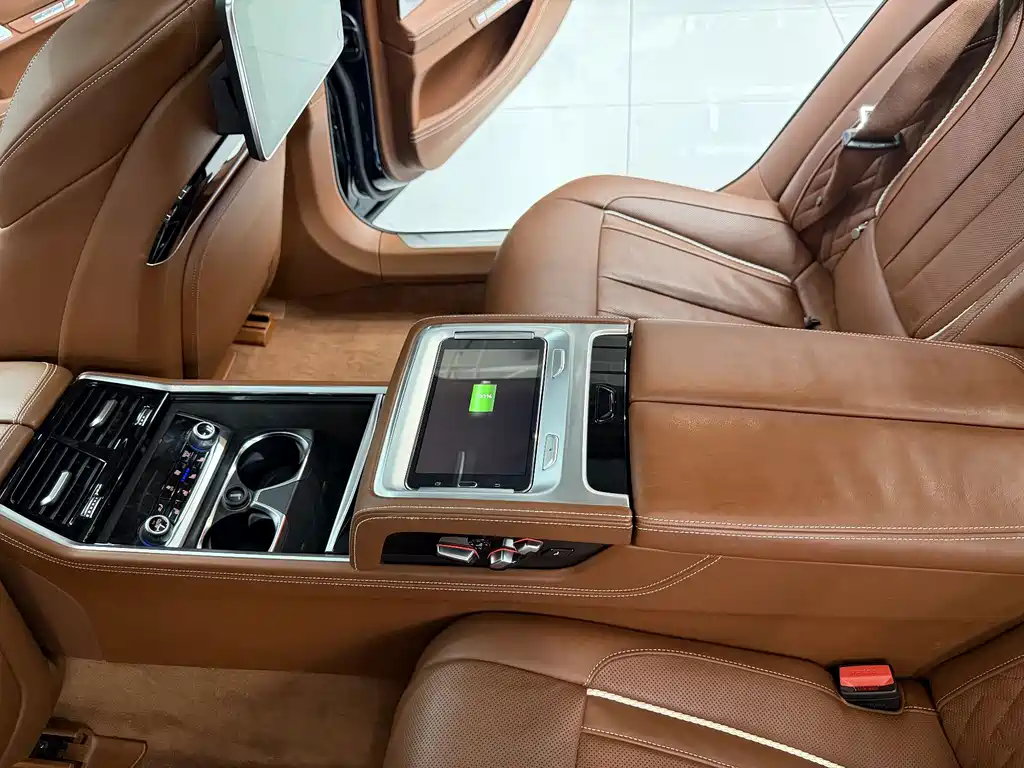 BMW 7 Series — миниатюра 12