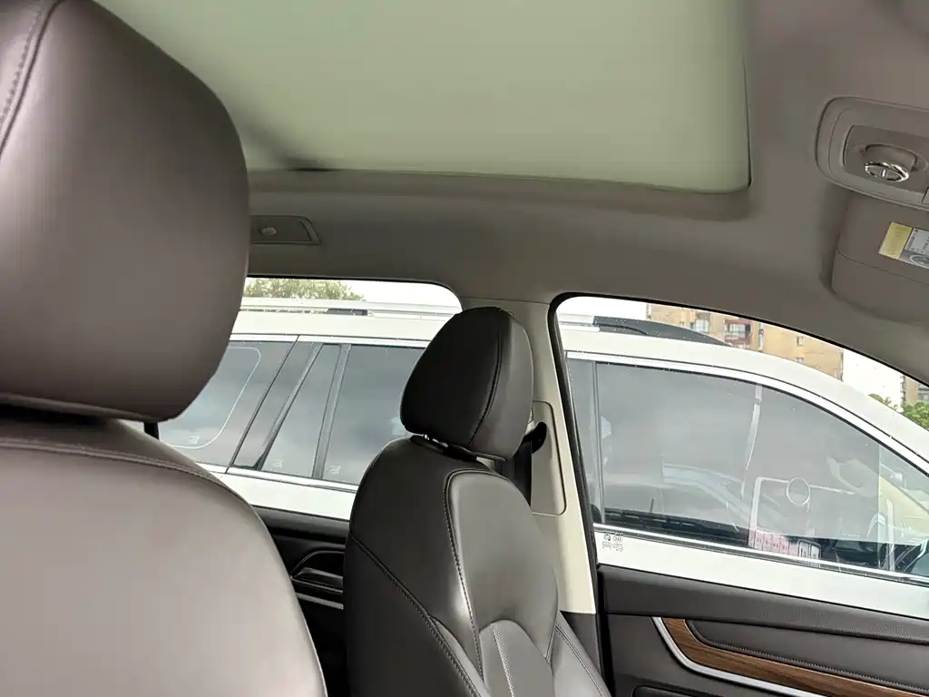 Roewe RX8 — миниатюра 3
