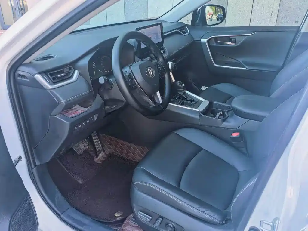 Toyota RAV4 — миниатюра 6