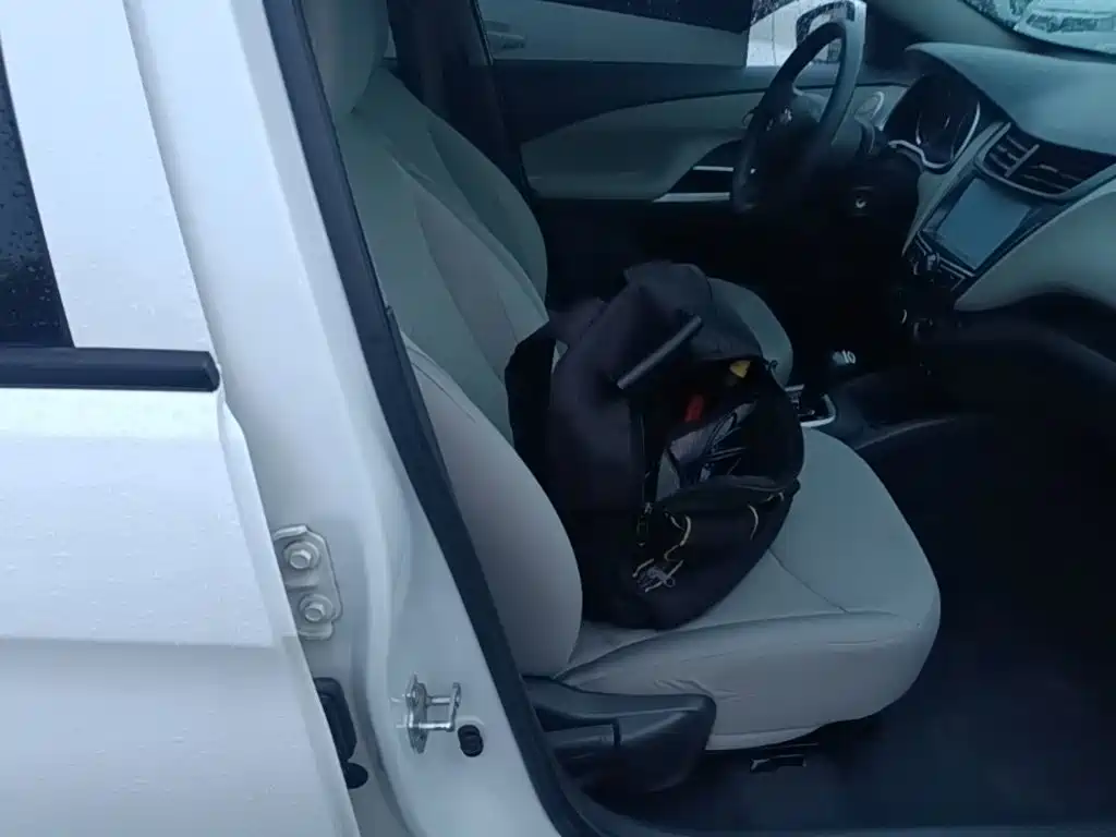 Chevrolet Sail — миниатюра 25