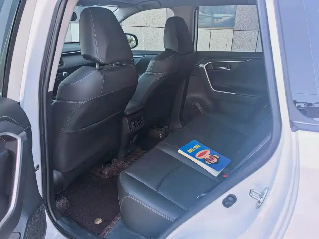 Toyota RAV4 — миниатюра 7