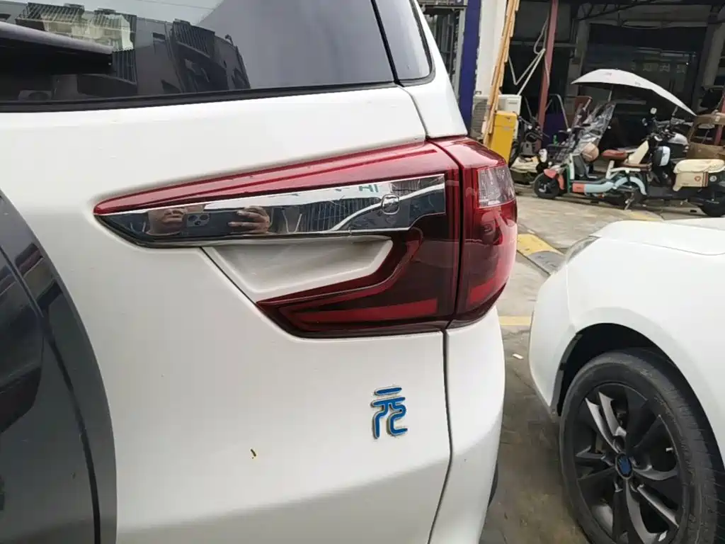 BYD Yuan EV — миниатюра 8