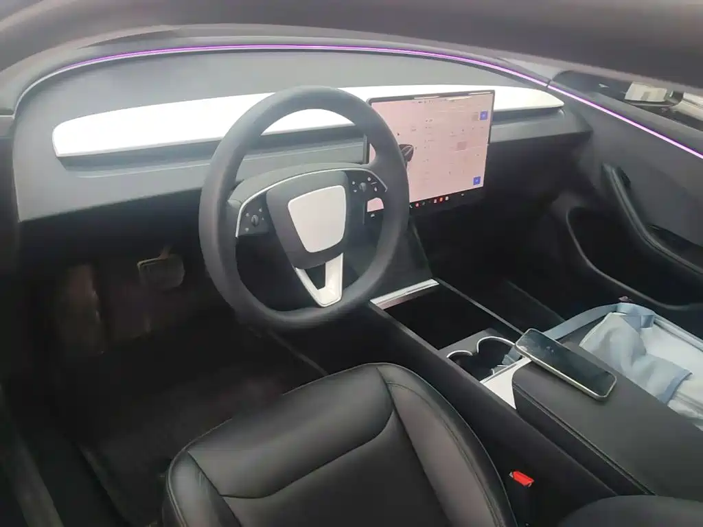 Tesla Model 3 — миниатюра 10