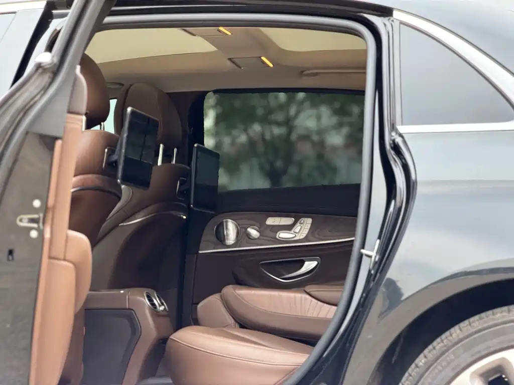 Mercedes-Benz E-Class — миниатюра 14