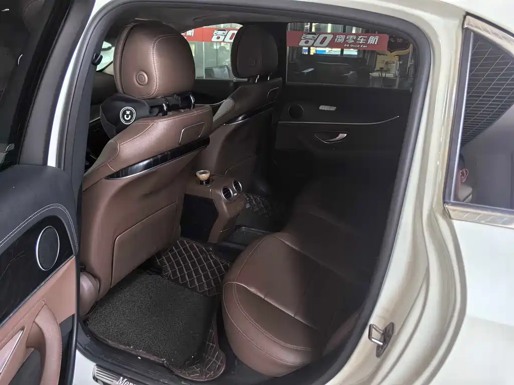 Mercedes-Benz E-Class — миниатюра 3