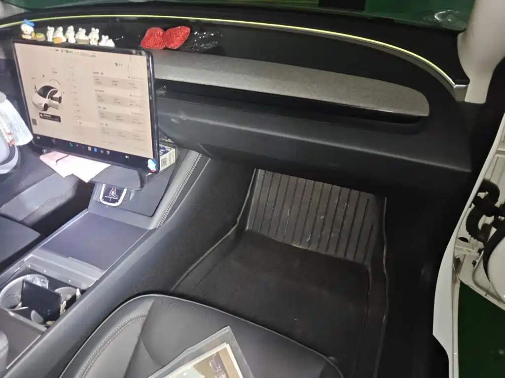 Tesla Model 3 — миниатюра 6