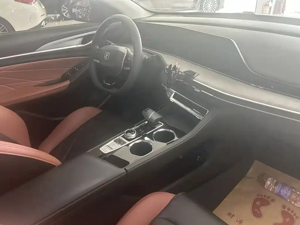 Changan Eado — миниатюра 4