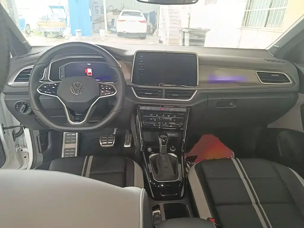 Volkswagen T-Roc 2025 300TSI DSG