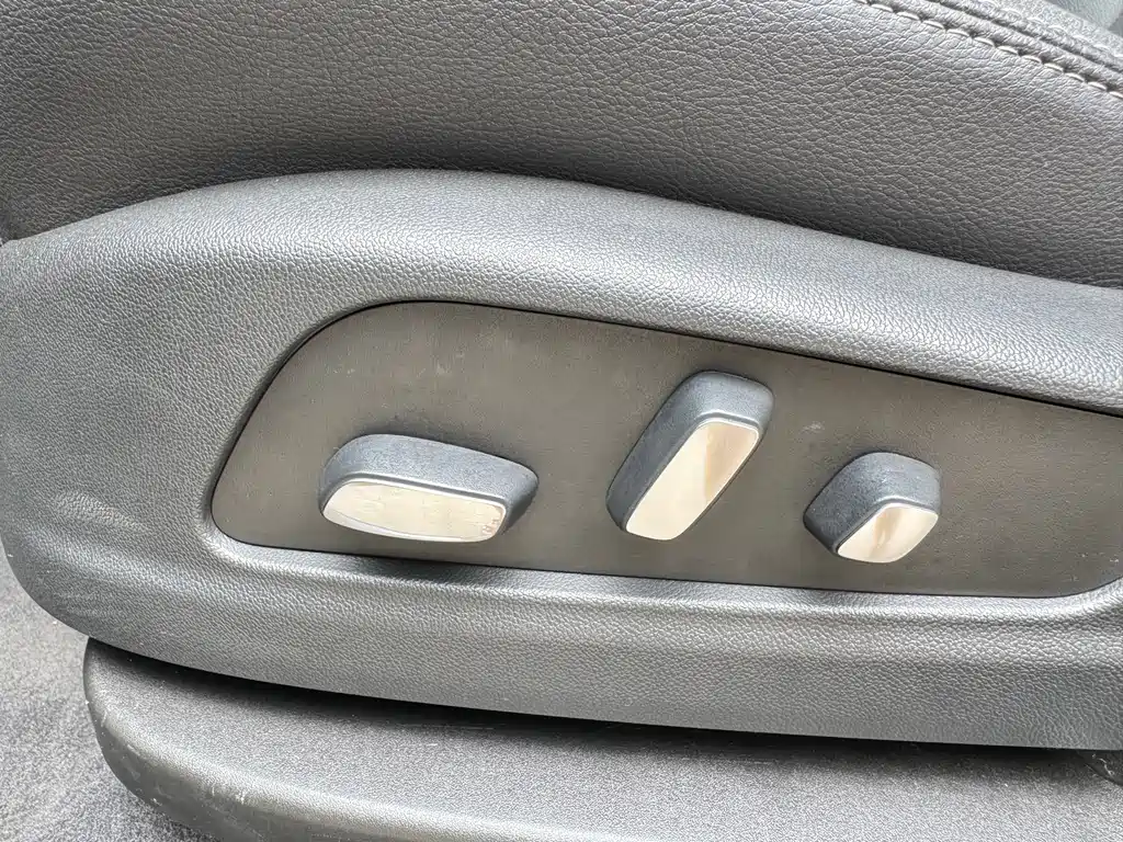 Cadillac XT6 - фото 9