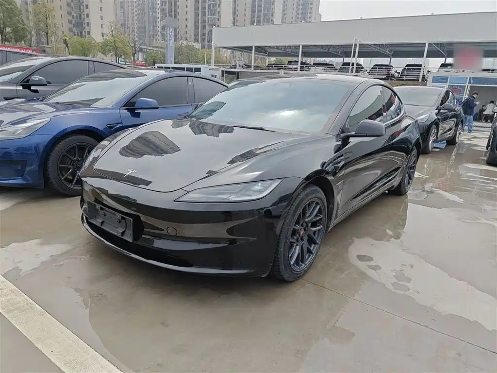 Tesla Model 3 2024