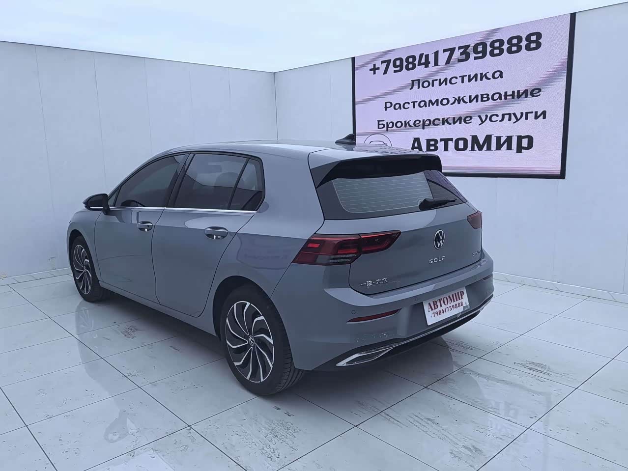 Volkswagen Golf 1.4 л 2024 г. Серебристо-серый, пробег 10000 км