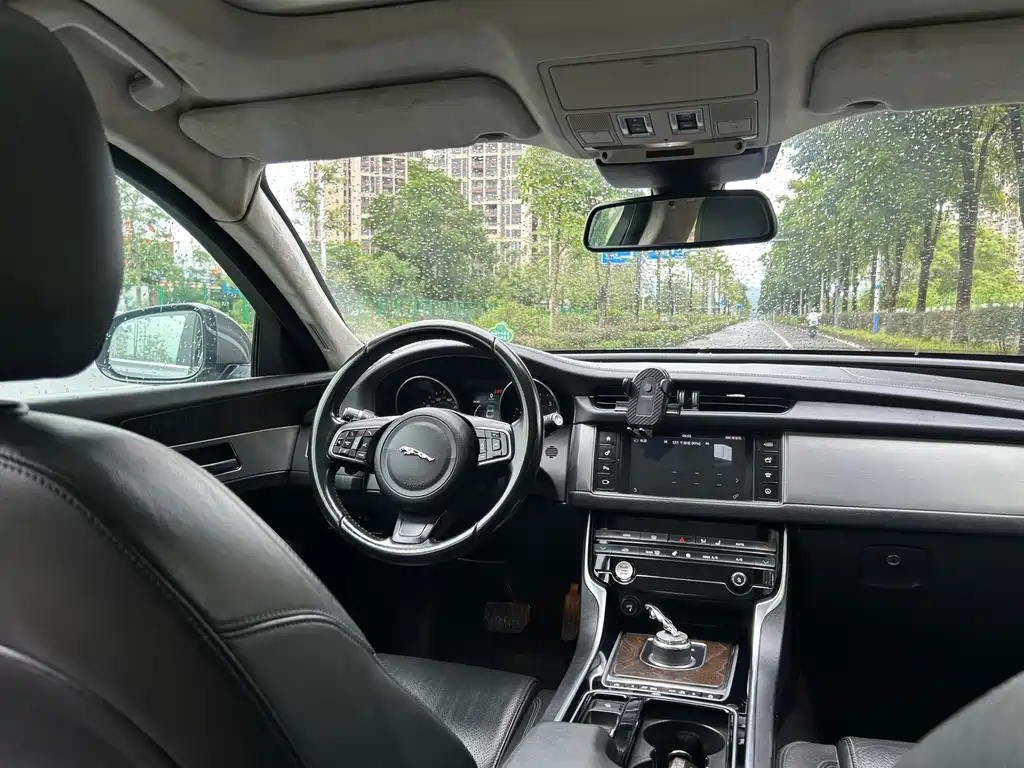 Jaguar XFL — миниатюра 7