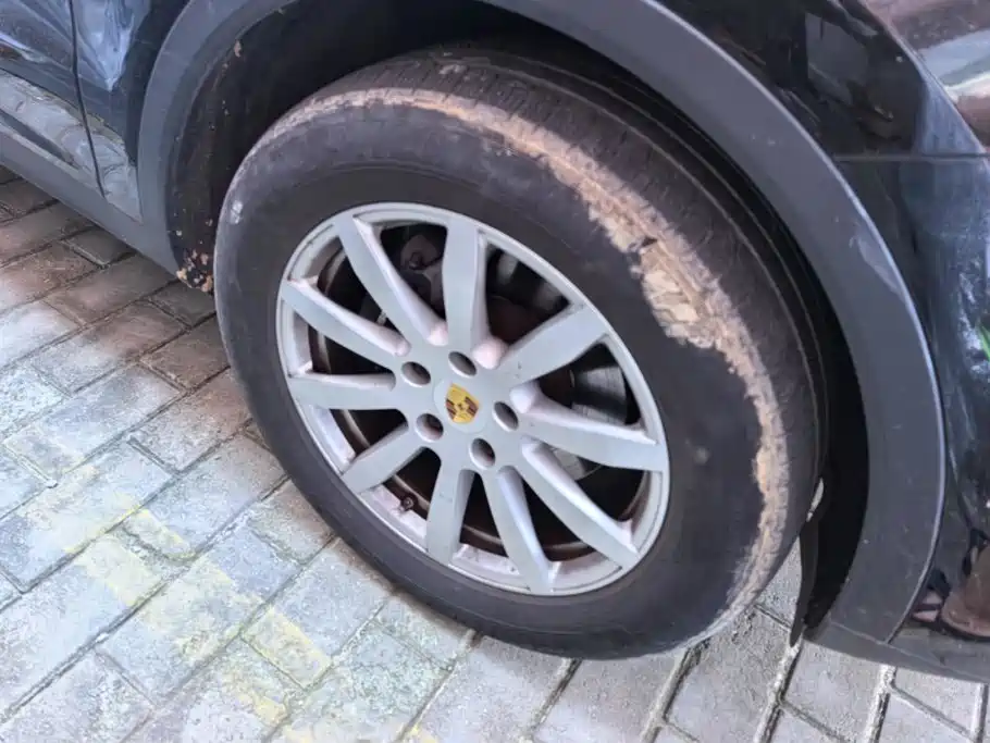 Porsche Cayenne — миниатюра 6