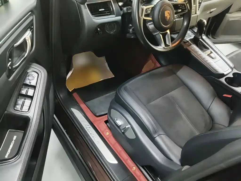 Porsche Macan — миниатюра 16