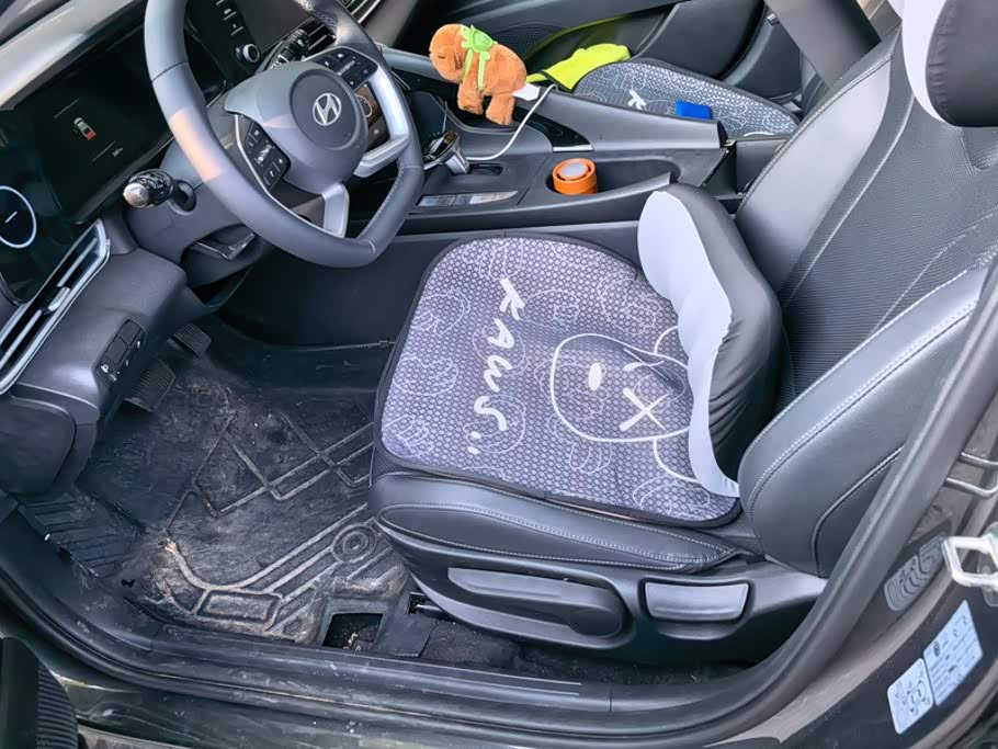 Hyundai Elantra 1.5 л 2026 г. Серебристо-серый, пробег 3700 км
