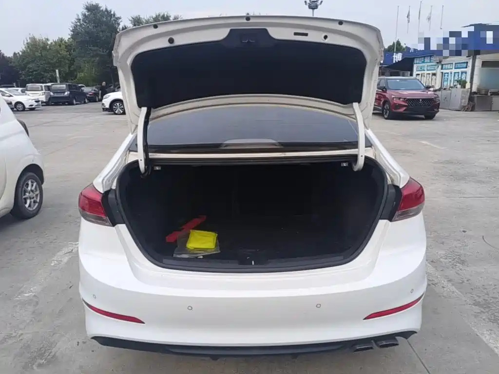 Hyundai Elantra — миниатюра 19