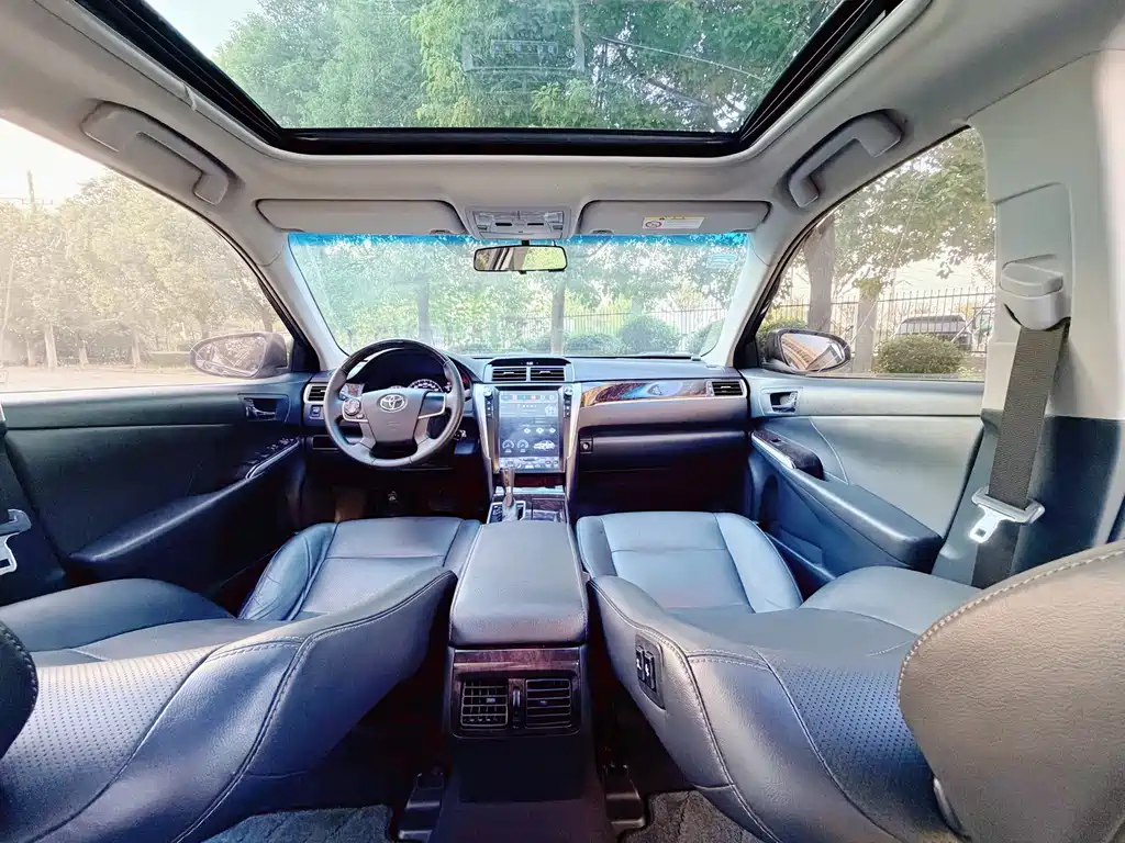 Toyota Camry — миниатюра 12