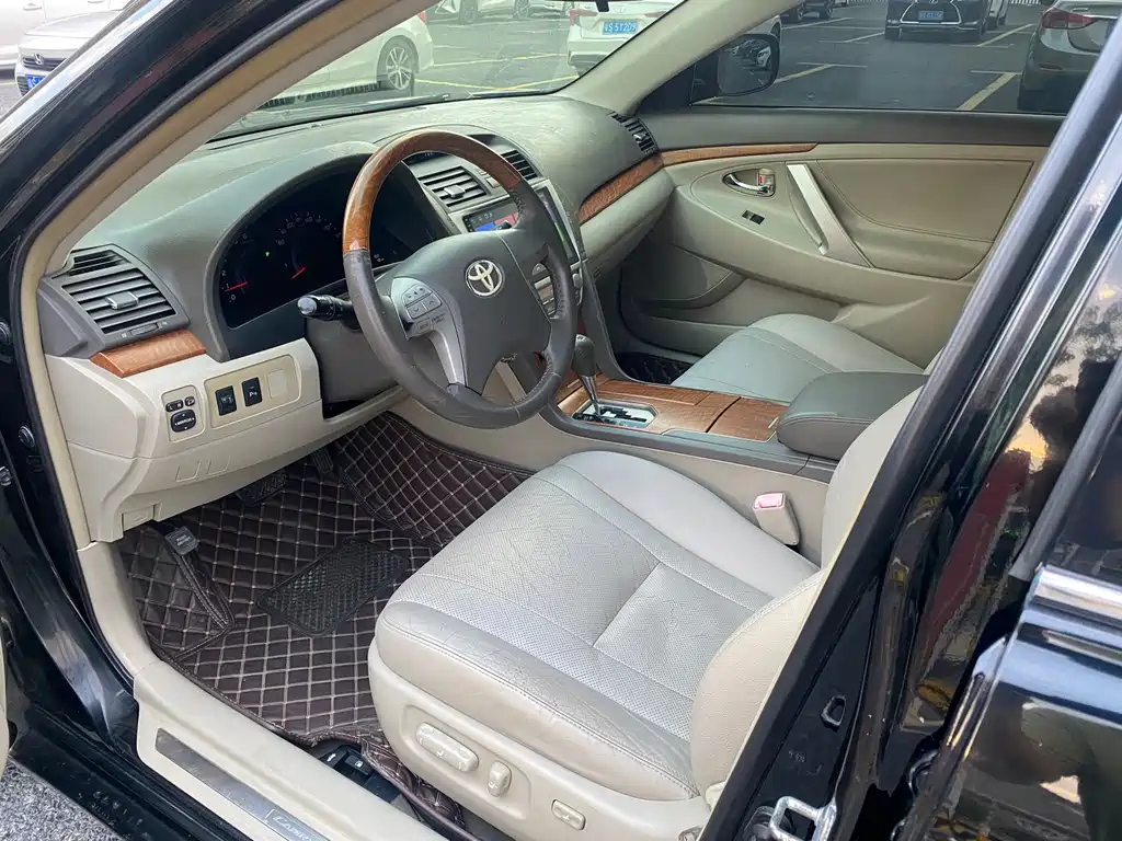 Toyota Camry — миниатюра 8