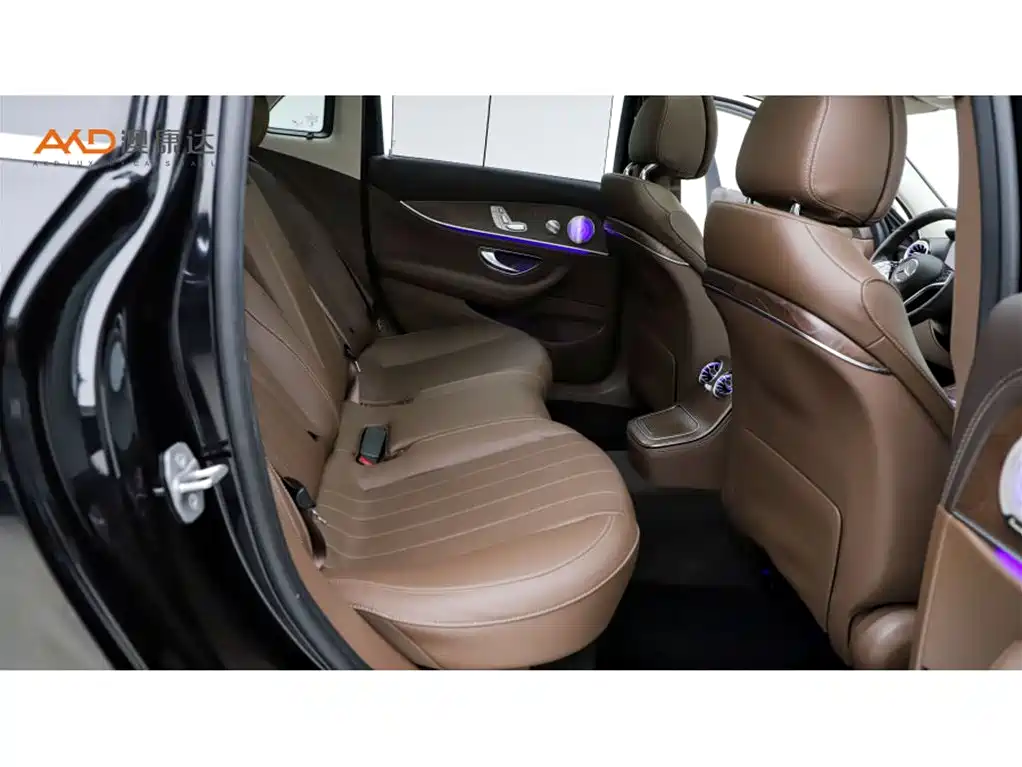 Mercedes-Benz E-Class — миниатюра 8