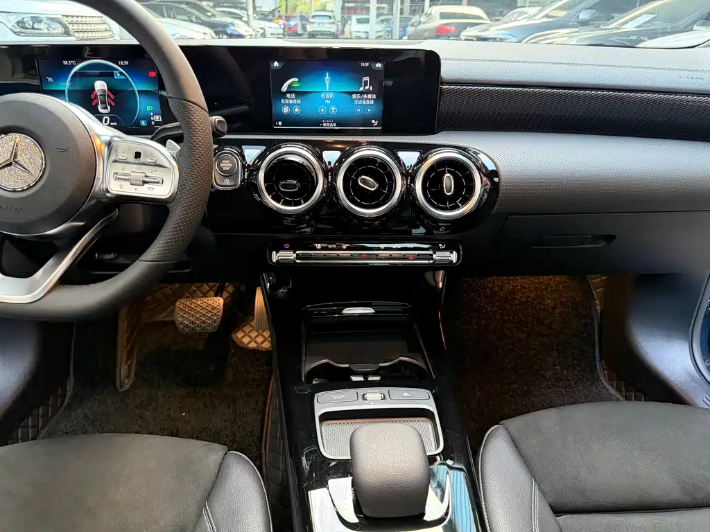 Mercedes-Benz A-Class — миниатюра 14