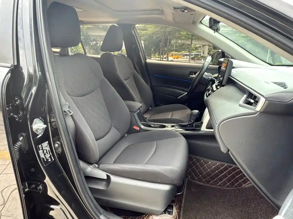 Toyota Corolla Cross — миниатюра 10