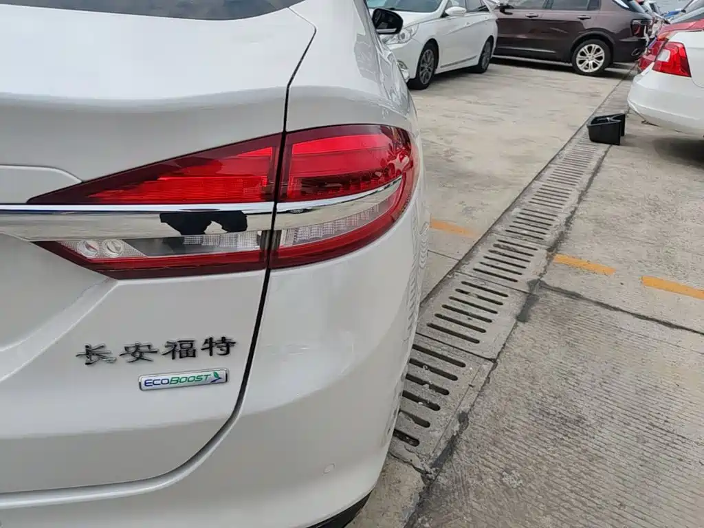 Ford Mondeo — миниатюра 8