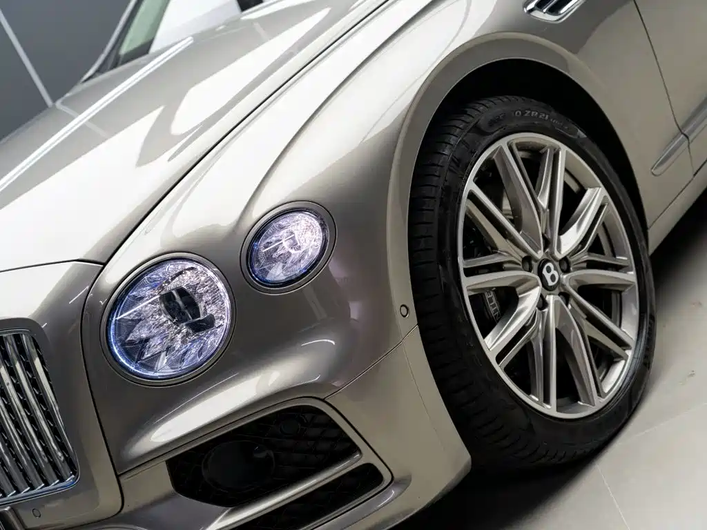 Bentley Flying Spur PHEV — миниатюра 3