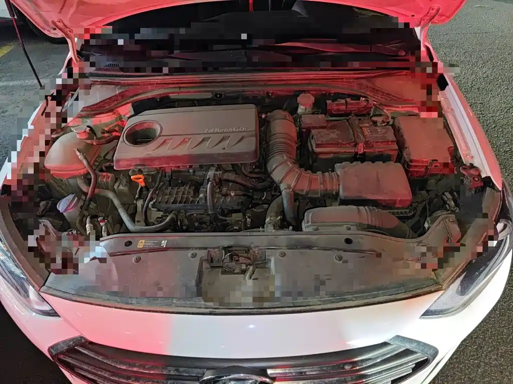 Hyundai Elantra — миниатюра 21