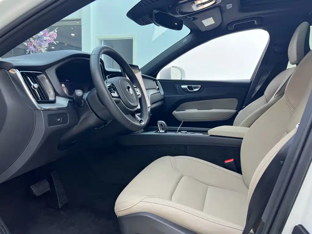 Volvo XC60 — миниатюра 11