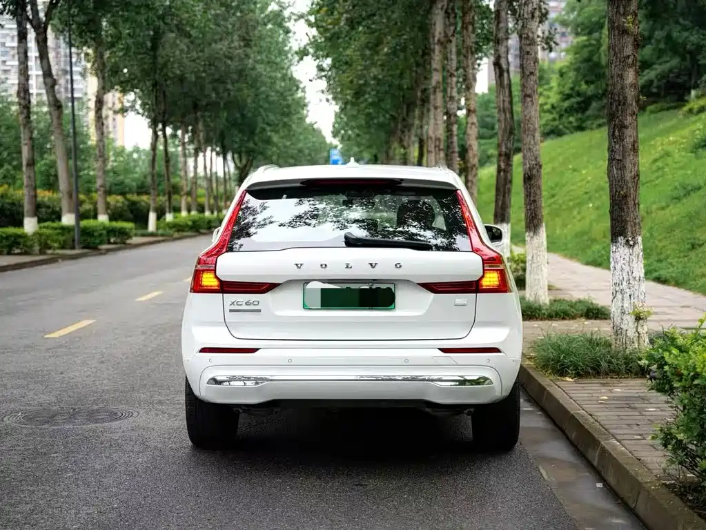 Volvo XC60 PHEV — миниатюра 4