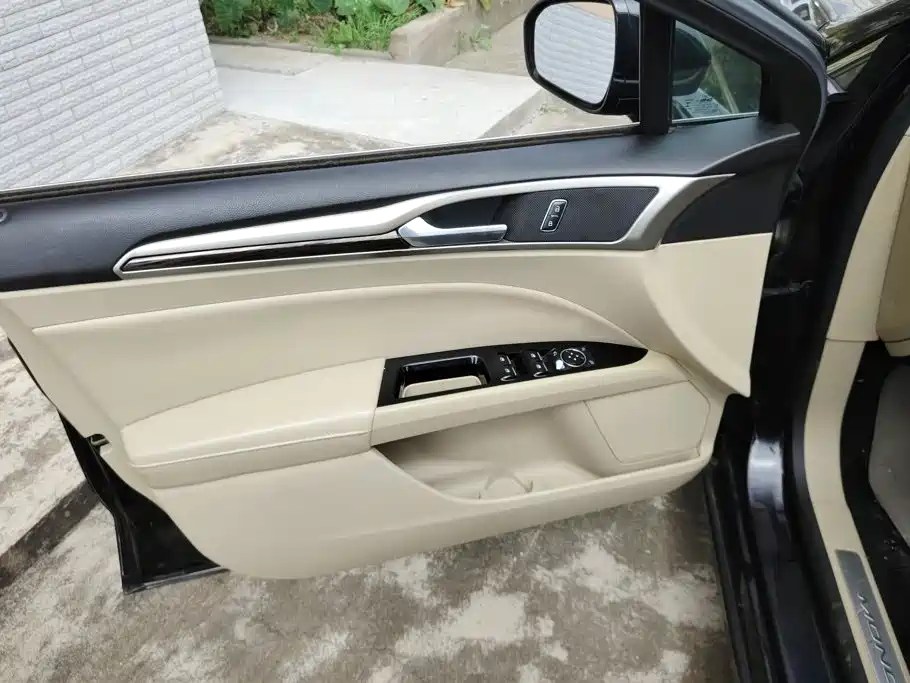Ford Mondeo — миниатюра 7