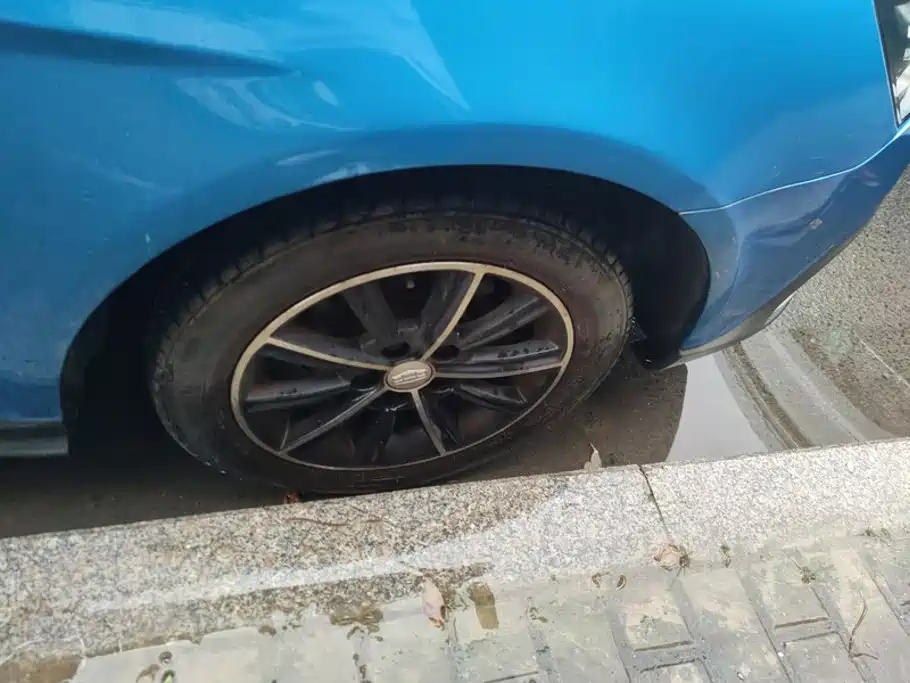 Geely Emgrand — миниатюра 6