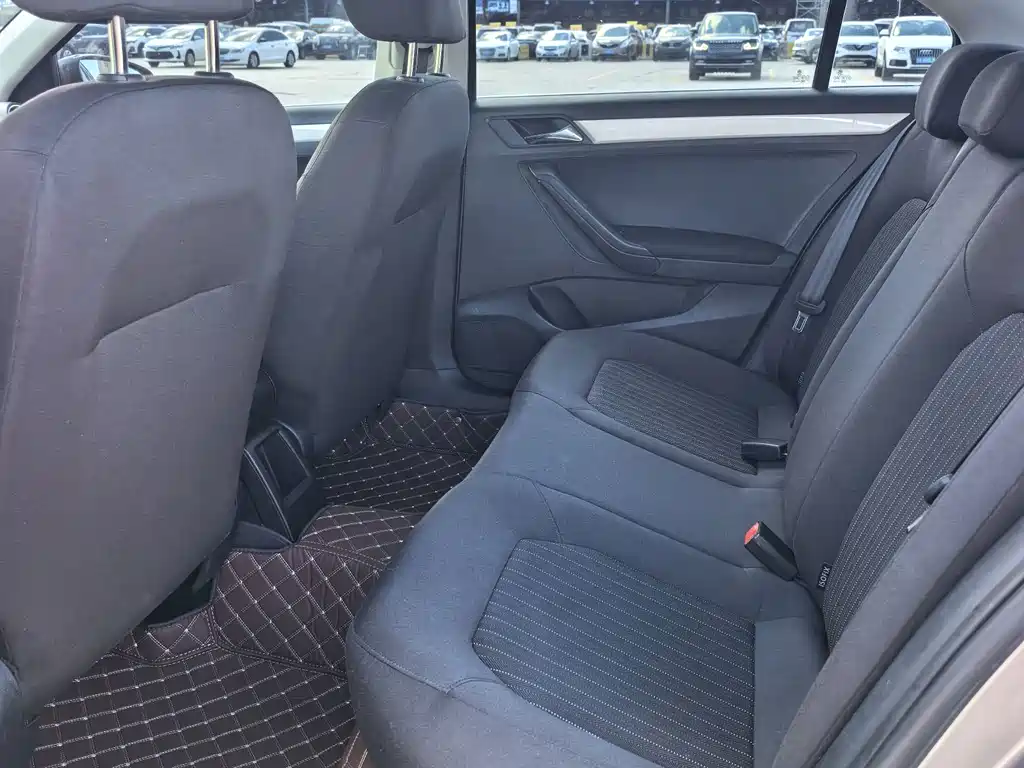 Volkswagen Jetta — миниатюра 6