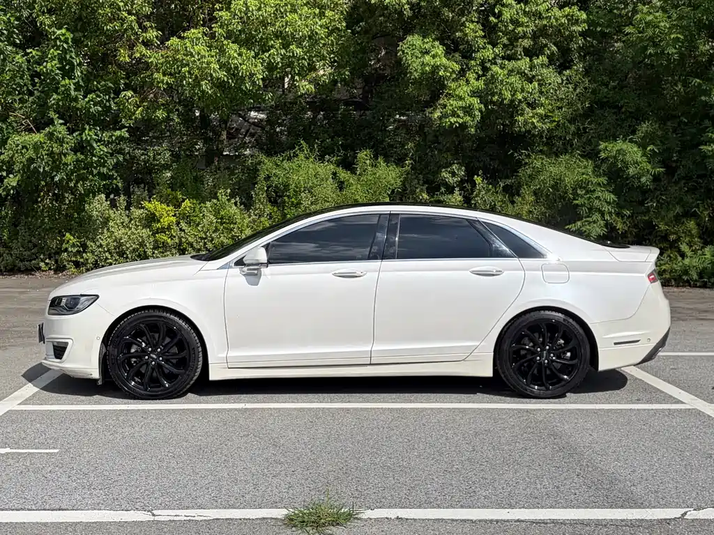 Lincoln MKZ — миниатюра 4