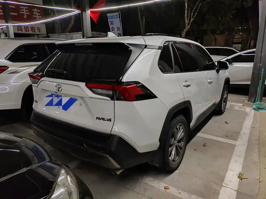 Toyota RAV4 — миниатюра 8